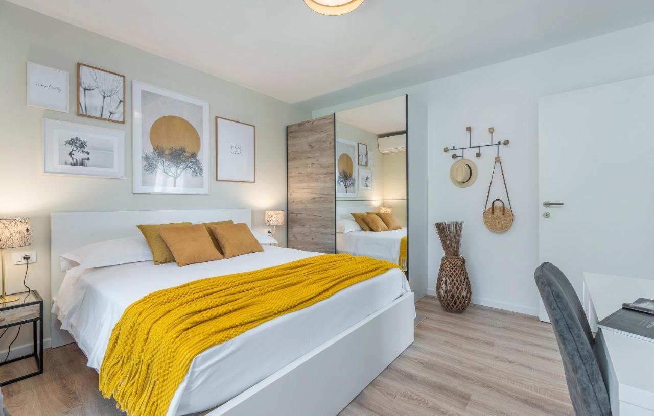 Just Renovated Stylish 2 Bedrooms Apartment Only A Few Steps From The Beach! Novigrad Istria Esterno foto