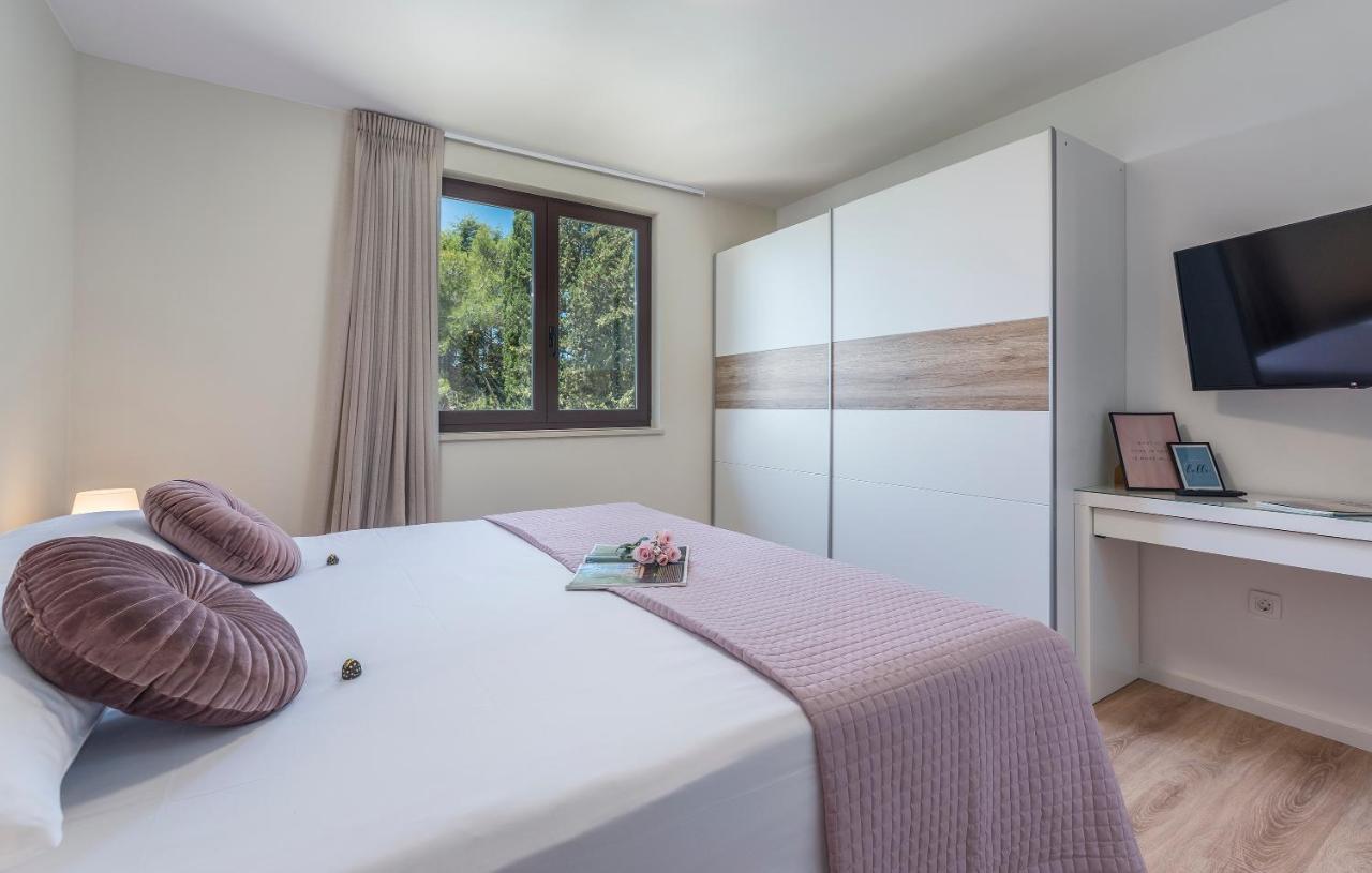 Just Renovated Stylish 2 Bedrooms Apartment Only A Few Steps From The Beach! Novigrad Istria Esterno foto