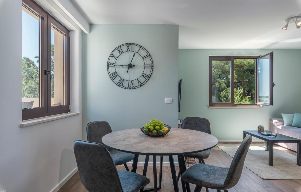 Just Renovated Stylish 2 Bedrooms Apartment Only A Few Steps From The Beach! Novigrad Istria Esterno foto