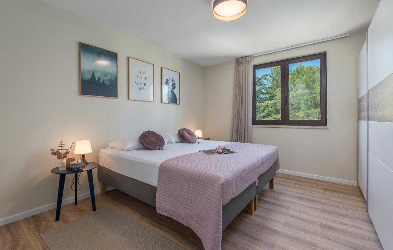 Just Renovated Stylish 2 Bedrooms Apartment Only A Few Steps From The Beach! Novigrad Istria Esterno foto