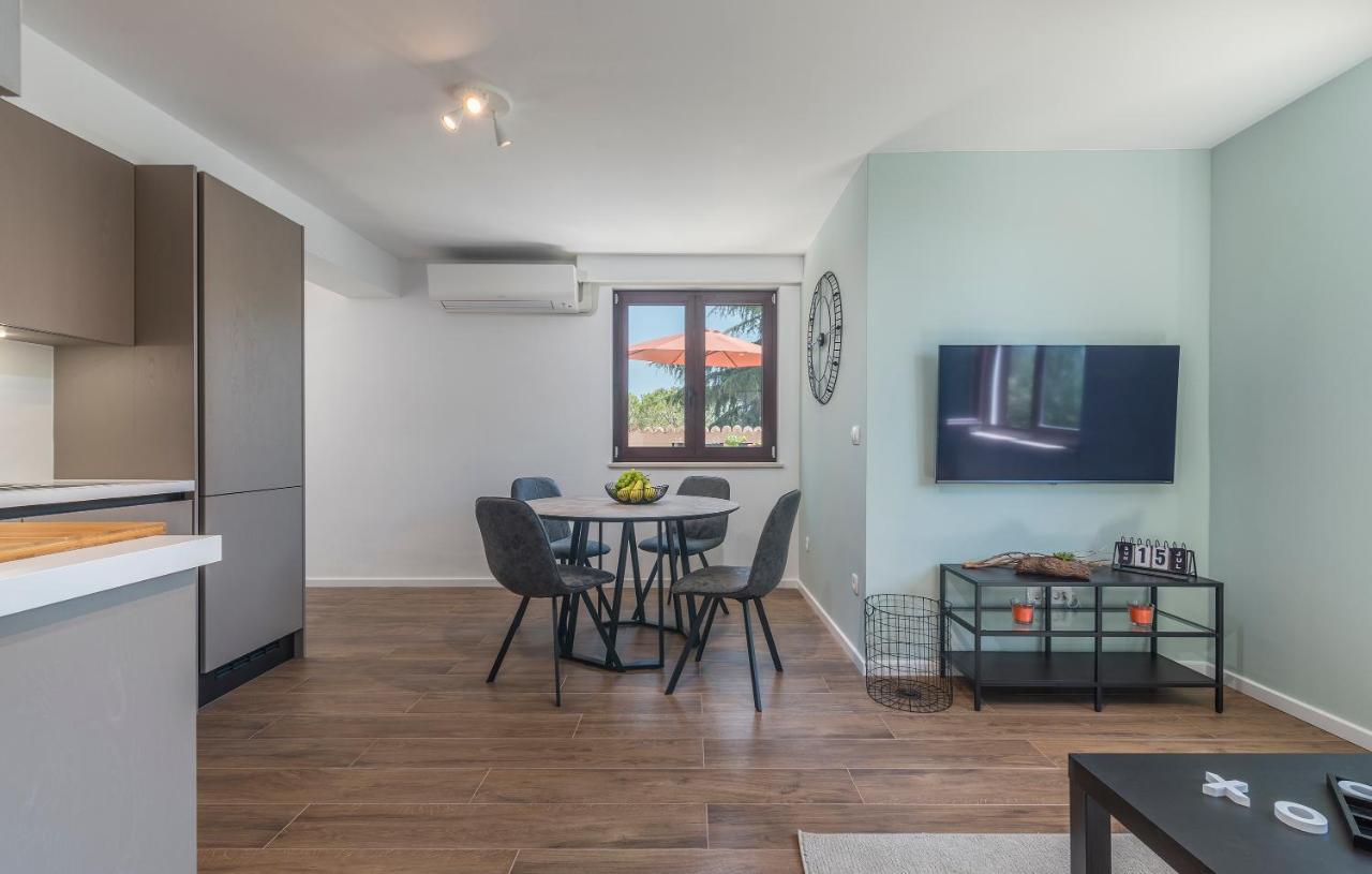 Just Renovated Stylish 2 Bedrooms Apartment Only A Few Steps From The Beach! Novigrad Istria Esterno foto
