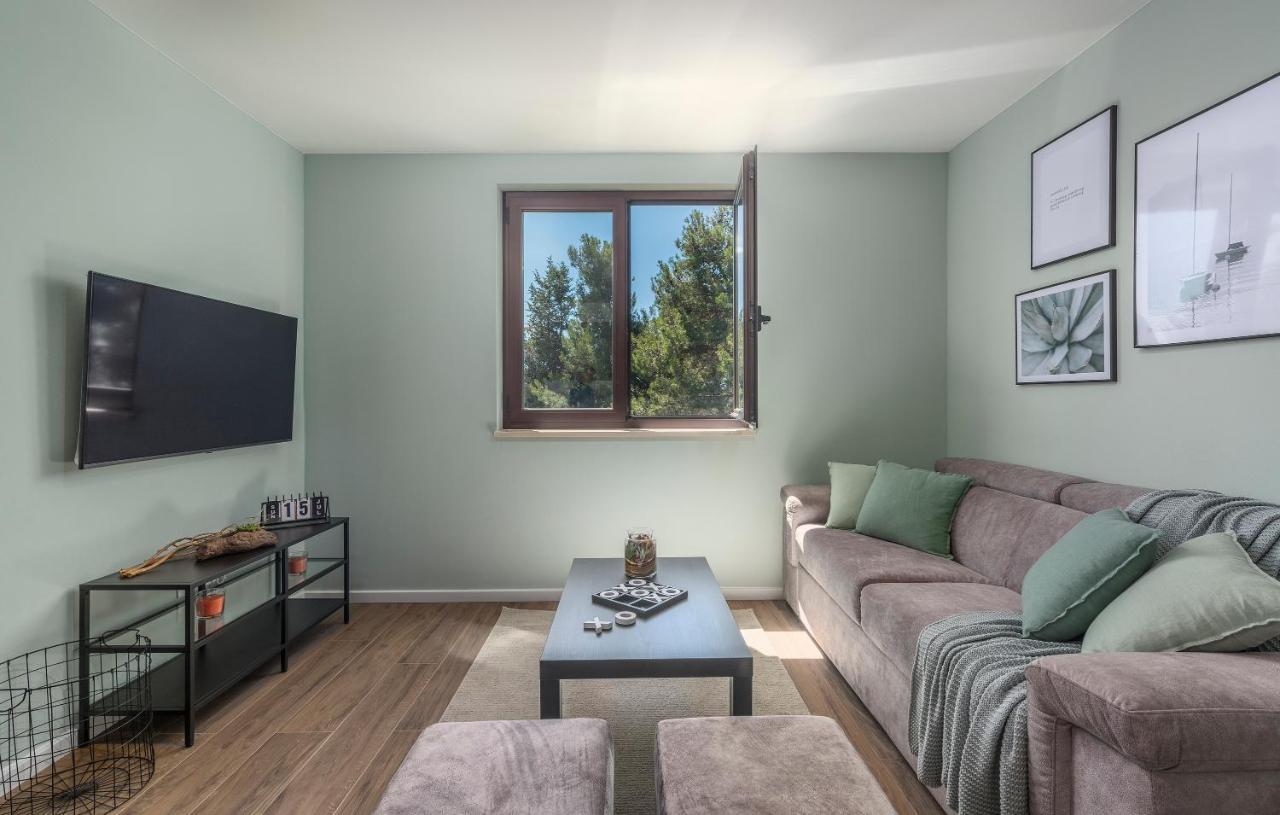 Just Renovated Stylish 2 Bedrooms Apartment Only A Few Steps From The Beach! Novigrad Istria Esterno foto